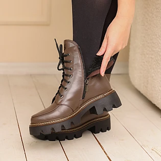 Ботинки кожаные с мехом 587020 Коричневые распродажа фото 2