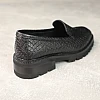 Лофери жіночі шкіряні на тракторній підошві 588273 Чорні розпродаж