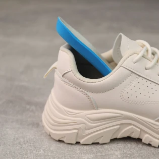 Кросівки жіночі 588361 Бежеві розпродаж фото 2