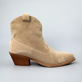 Черевики козаки жіночі замшеві байка 590359 Бежеві розпродаж фото 1