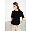 Женская футболка приталенная 595157 Черная