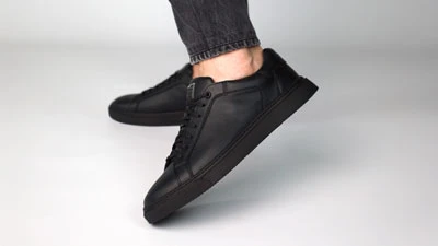 Чоловічі чорні кеди на тонкій підошві з натуральної шкіри