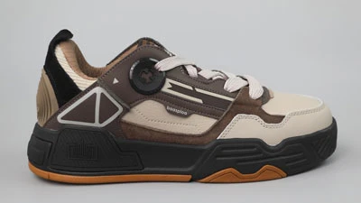 Чоловічі коричневі шкіряні кеди з бежевими вставками на масивній підошві