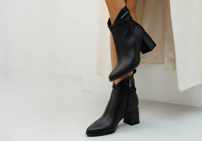 Чёрные демисезонные женские ботильоны на устойчивом каблуке с молнией сбоку