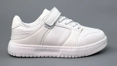 купити білі кросівки