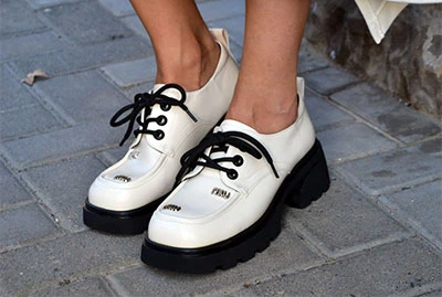 жіночі туфлі на платформі - танкетці