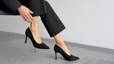 Елегантні чорні жіночі туфлі з гострим носком на високих підборах, весняна колекція взуття на Sezon.ua