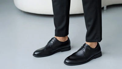 Класичні чорні чоловічі туфлі з натуральної шкіри на шнурівці, весняна колекція чоловічого взуття на Sezon.ua
