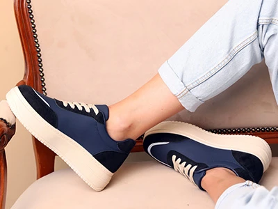 синє жіноче взуття