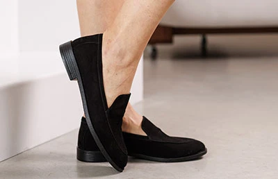 купить женские черные лоферы