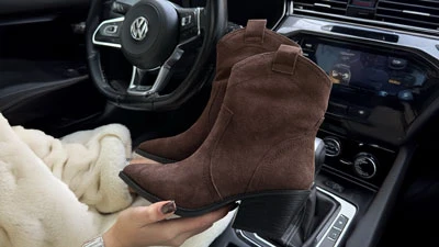 Женские зимние сапоги на каблуке с замшей, коричневые, стиль вестерн.