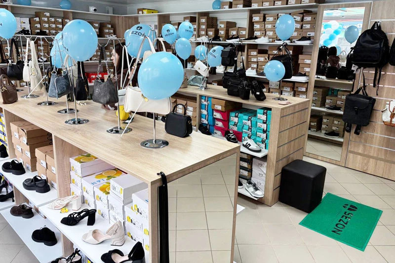 чоловіче, жіноче та дитяче взуття в Сезоні