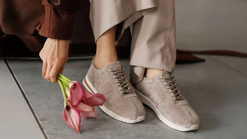 Купити кросівки жіночі в інтернет магазині