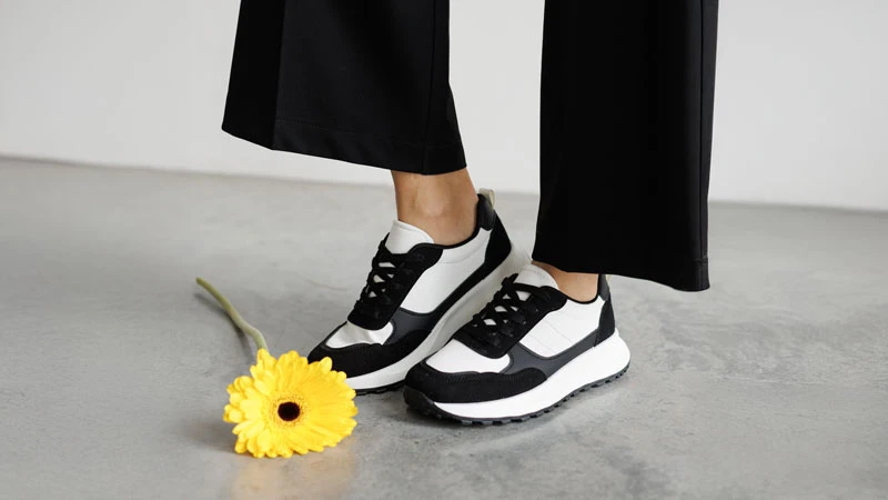 Купити кросівки жіночі на кожен день