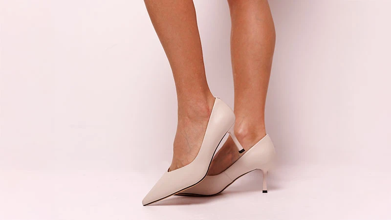 Базовые бежевые туфли на весну 2026 — комфорт и элегантность на каждый день