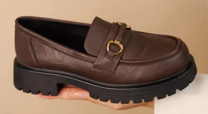 Як прибрати заломи на шкіряномy взутті: прості та ефективні способи