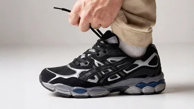 Чоловічі низькі кросівки чорного кольору з масивною підошвою