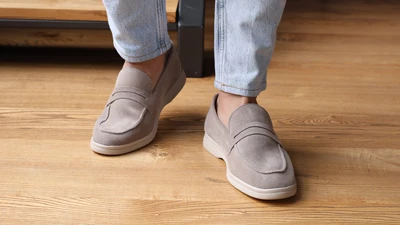 Чоловічі бежеві туфлі лофери