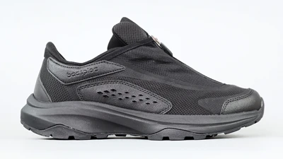 Чоловічі чорні туристичні кросівки