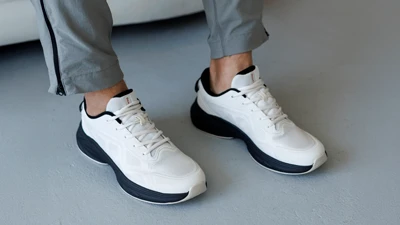 Чоловічі весняні кросівки білі