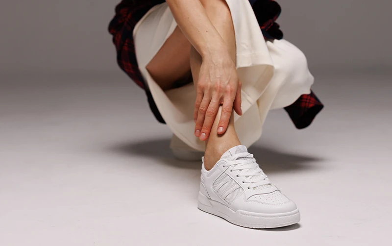 Білі кеди як доглядати