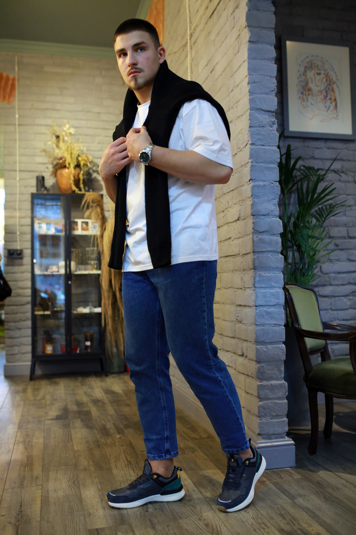 黒50、ダークブラウン50 Зимние кроссовки ZX 700 GX6155 Adidas Originals - Украина