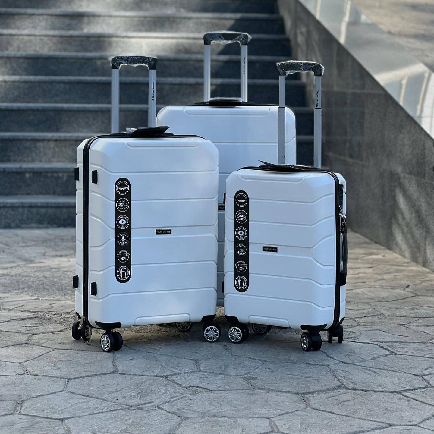 Чемодан дорожный M 64л 588388 Белый