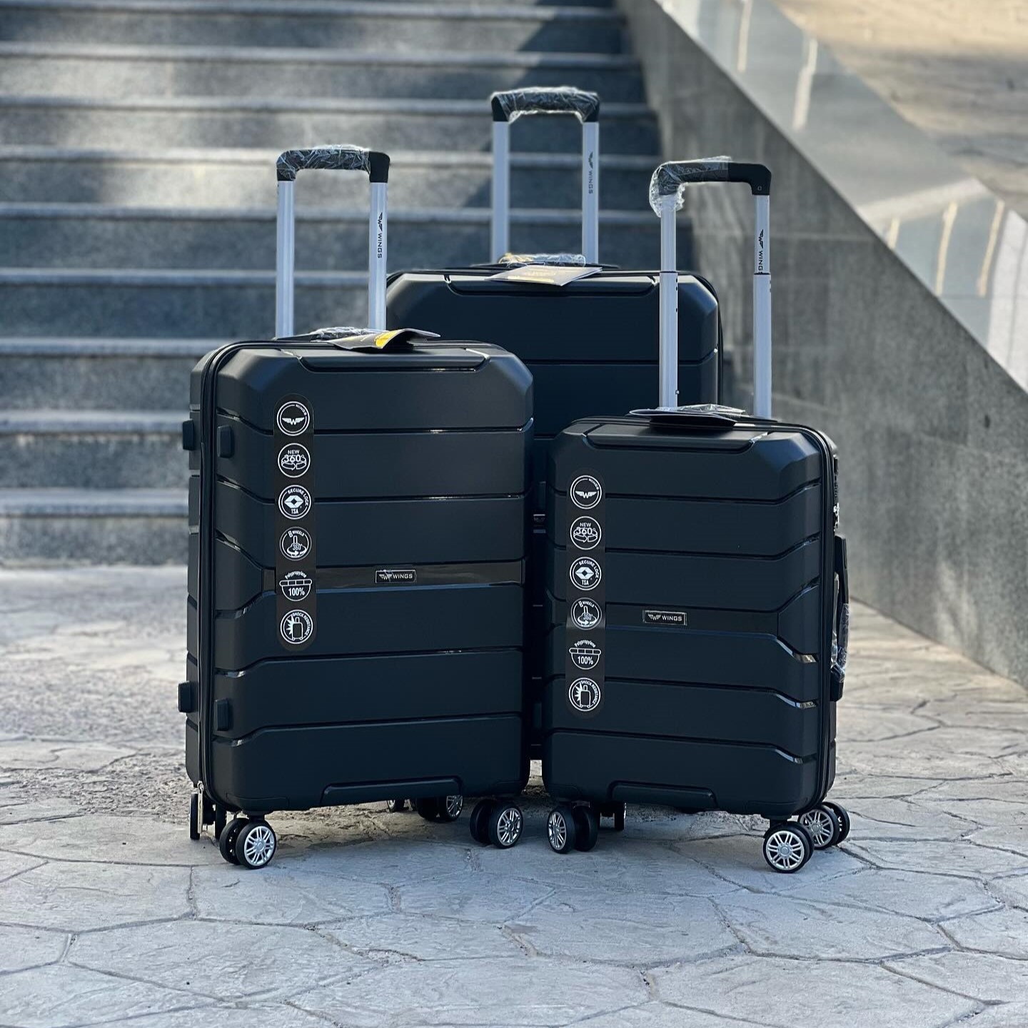 Чемодан дорожный M 64л 588385 Черный