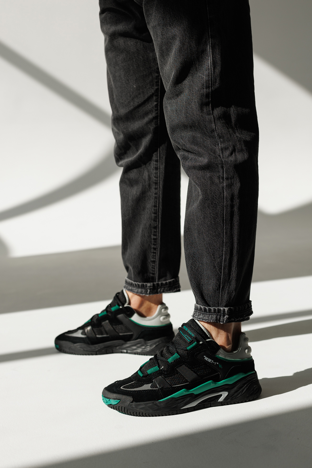 Кроссовки мужские влагостойкие 590251 Черные зеленые 💛 цена: 1790