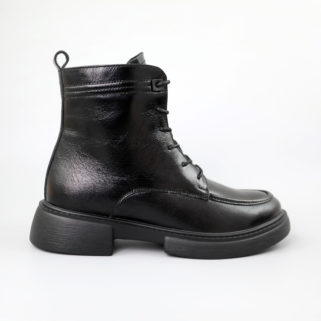 Ботинки женские кожаные лак байка 590352 Черные распродажа