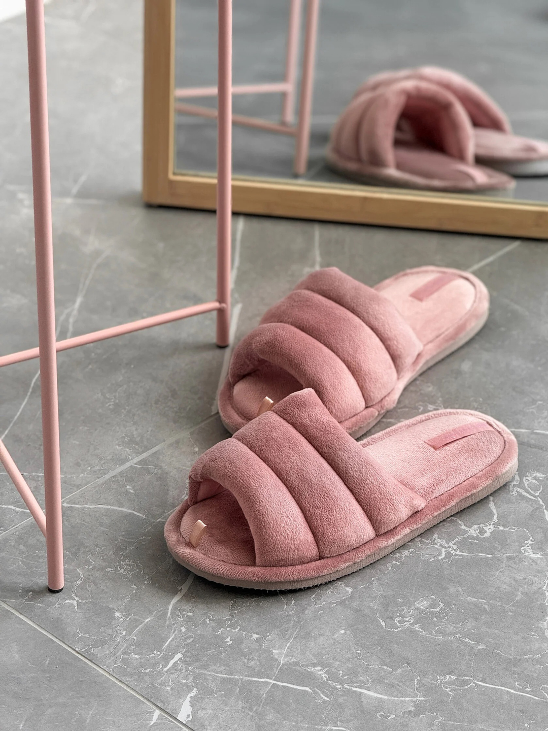 Домашние тапочки плюшевые 590843 Лиловые