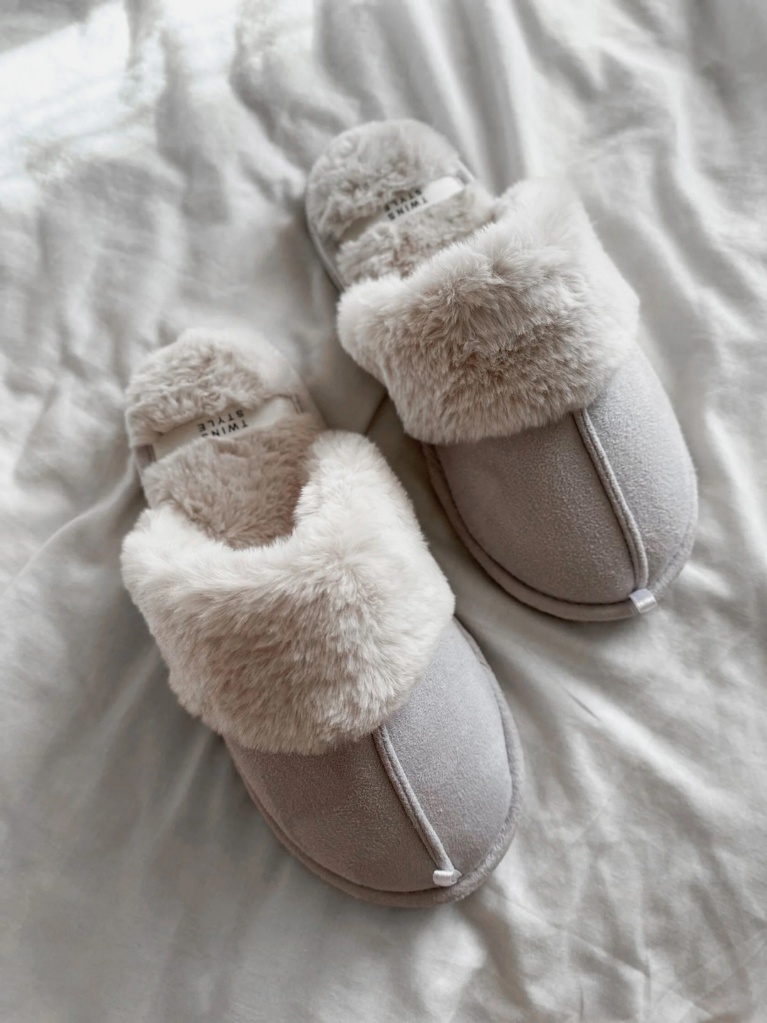 Хатні тапочки з хутряним виворотом 590858 Сірі