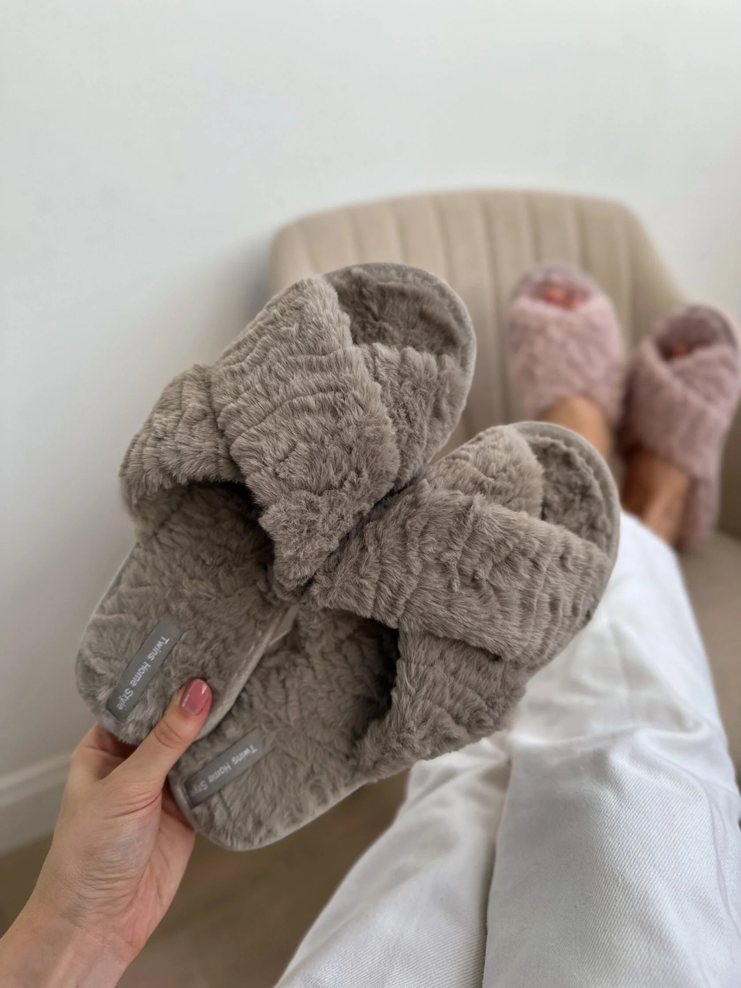 Домашние тапочки меховые 590832 Серые