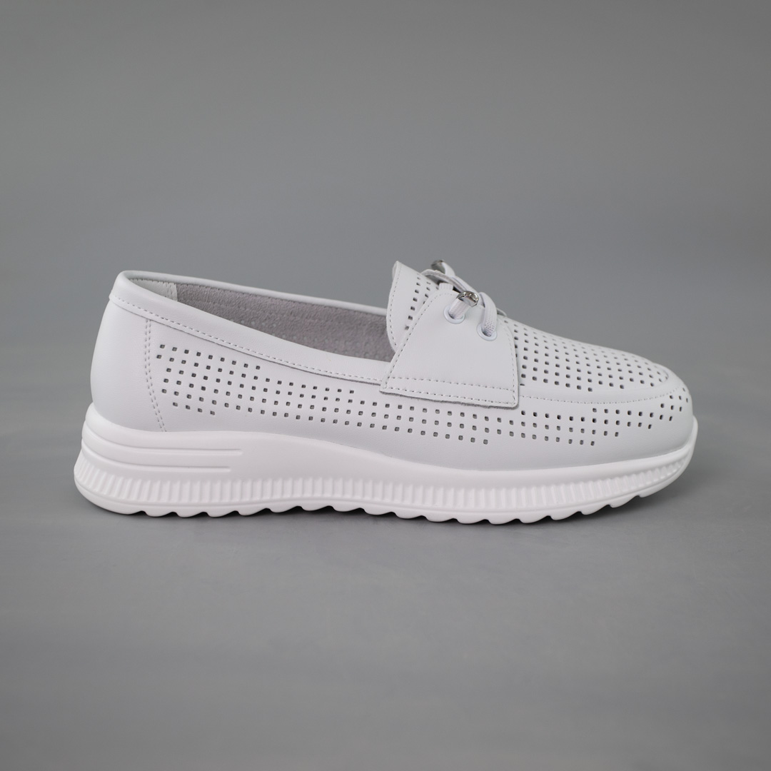 Лофери жіночі шкіра літні перфорація 592088 Білі