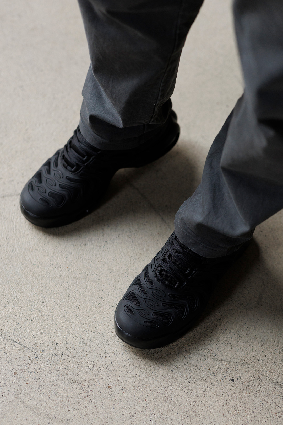 Кросівки чоловічі прорезинені 593463 Чорні 💛 ціна: 1590 грн