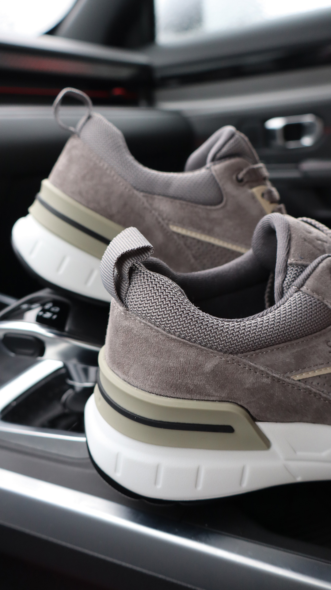 user_48d35e28ページ　グレージュM ᐉ Кроссовки женские Adidas Lightblaze Grey/Metallic JQ9525 ジャケット・アウター