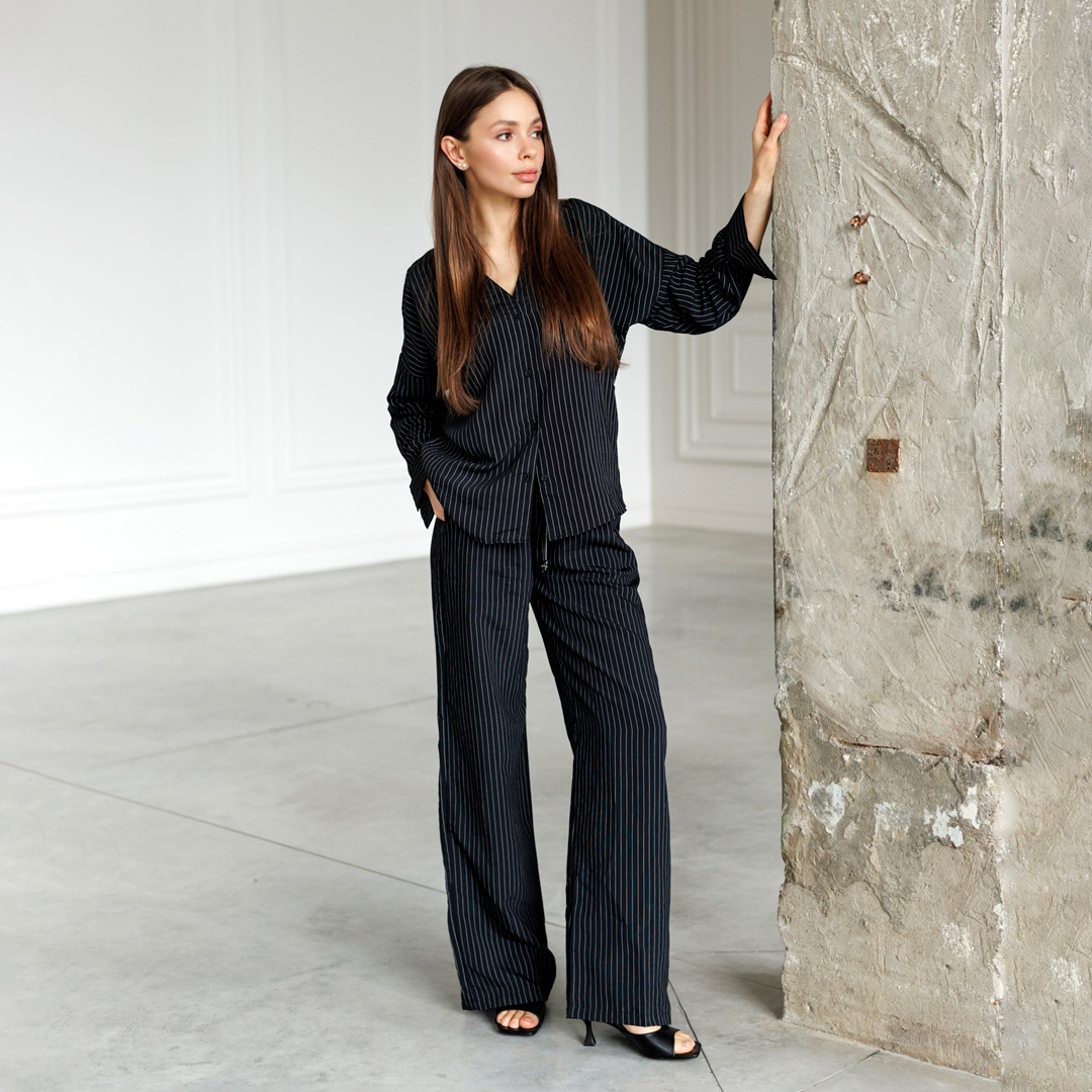 Костюм женский в полоску 595164 Черный
